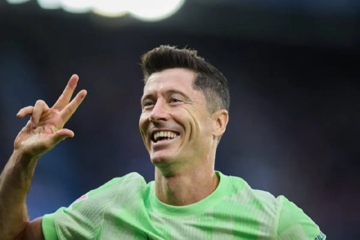 robert-lewandowski-stal-sie-trzecim-najlepszym-strzelcem-w-historii-przed-nim-tylko-messi-i-ronaldo